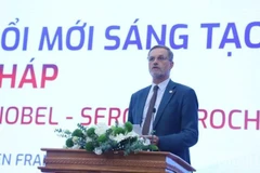 Serge Haroche, Nobel Prize laureate in Physics in 2012 for his pioneering contributions to quantum physics, speaks at the forum. (Photo: VNA)