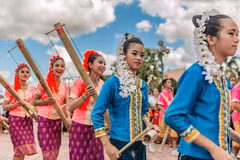 Lao girls in a festival. (Photo: asiakingtravel.com)