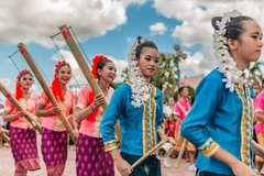 Lao girls in a festival. (Photo: asiakingtravel.com)