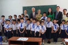 Four teachers will be sent by the central province of Quang Tri to Laos this month to teach Vietnamese to ethnic Vietnamese and mixed-race students in Savannakhet Province. (Photo: tuoitre.vn)