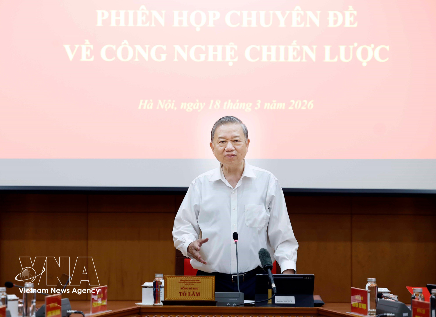 Party General Secretary To Lam, who also serves as head of the Central Steering Committee for Science and Technology Development, Innovation and Digital Transformation, speaks at the event. (Photo: VNA) vnanet-g.jpg