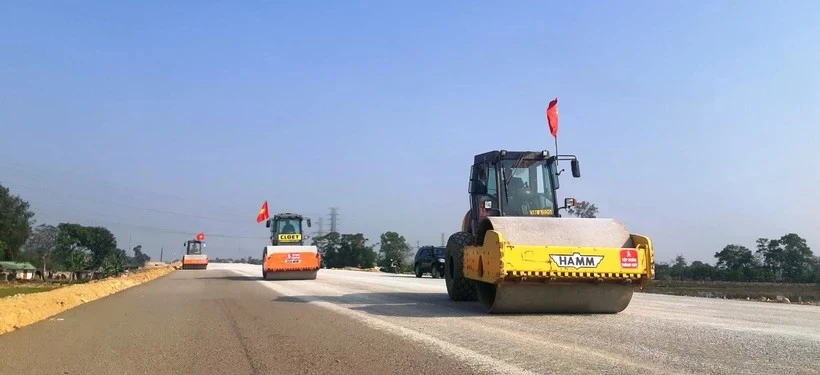 A section of an Eastern North-South Expressway project for 2021-2025 under construction. (Photo: VietnamPlus)