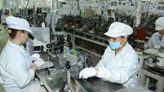 Manufacturing electronic components at Japan-based Nidec Sankyo Ltd Co., Ltd in HCM City's Saigon Hi-Tech Park. (Photo: VNA)