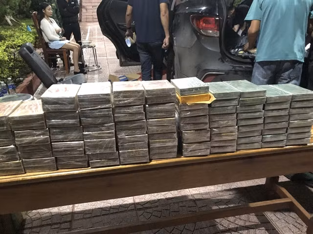 Border forces in Quang Tri province seize heroin smuggled from Laos into Vietnam on May 23. (Photo: VNA) 