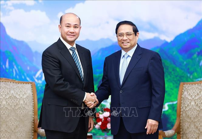 Prime Minister Pham Minh Chinh (right) and Hun Many, who is a member of the Cambodian People’s Party (CPP) Standing Committee, Secretary-General of the CPP Central Committee’s Mass Movement Commission, Deputy PM, Minister of Civil Service of Cambodia (Photo: VNA)