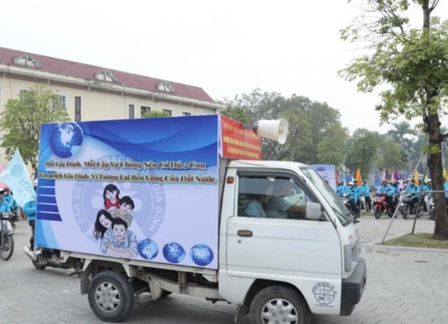 A parade vehicle promoting National Population Action Month and Vietnam Population Day. (Photo: VNA)