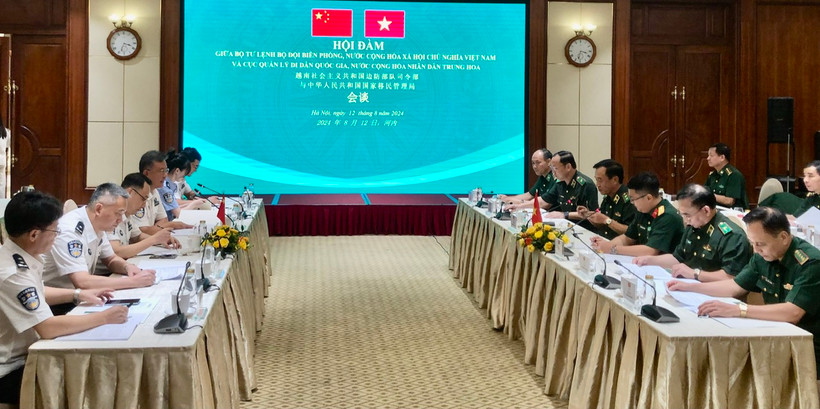 At the talks between the Vietnam Border Guard High Command and the National Immigration Administration of China in Hanoi on August 12. (Photo: VNA)