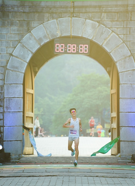 Kabashima Kento wins the men's 42km category of the Traang An Marathon -- Footstrike From The Heritage on November 10 in Ninh Binh province. (Photo: VRace) 