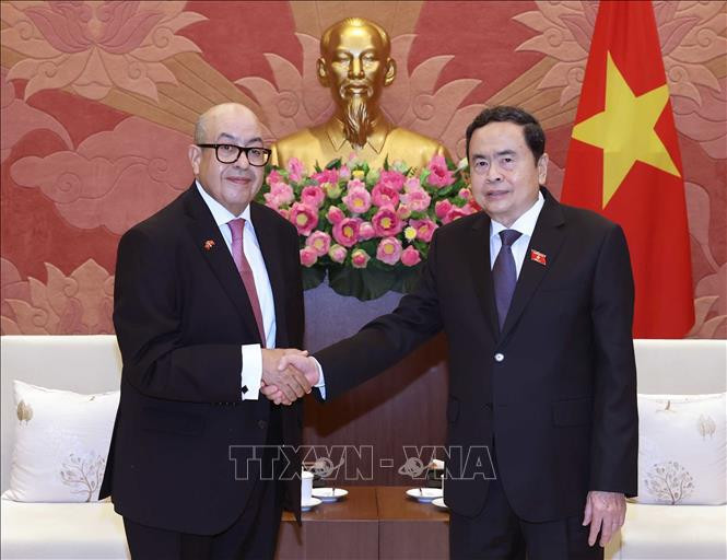 NA Chairman Tran Thanh Man (right) receives Najib El-Khadi, Secretary-General of Morocco’s House of Representatives and President of the Association of Secretaries General of Parliaments (ASGP). (Photo: VNA)