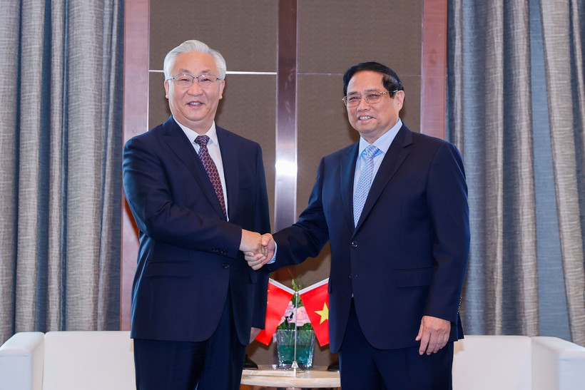 Vietnamese Prime Minister Pham Minh Chinh (right) and Chinese Vice Premier Zhang Guoqing. (Photo: VNA)