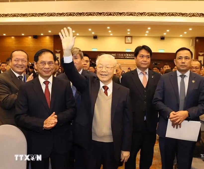 Party General Secretary Nguyen Phu Trong (C) attends the 32nd national conference on foreign affairs. (Photo: VNA)