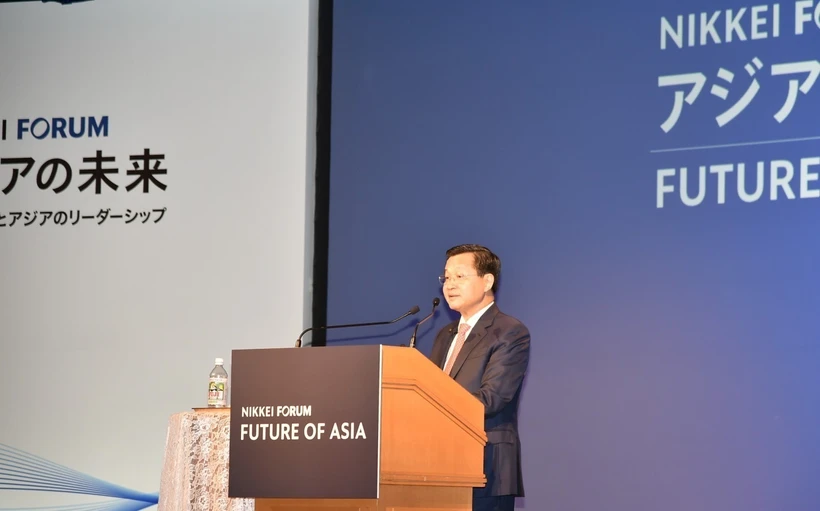 Deputy Prime Minister Le Minh Kha speaks at the forum. (Photo: VNA)