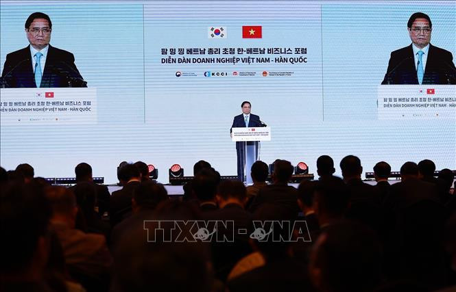 Prime Minister Pham Minh Chinh speaks at the business forum in Seoul on July 1. (Photo: VNA)