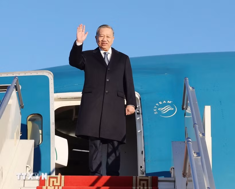 Party General Secretary and State President To Lam leaves Ulaanbaatar (Photo: VNA)