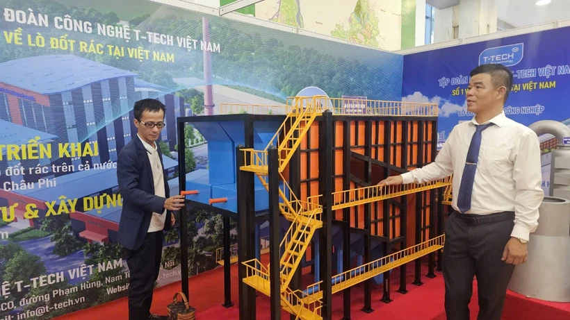 The exhibition features key industrial products of Hanoi. (Photo: hanoimoi.vn)