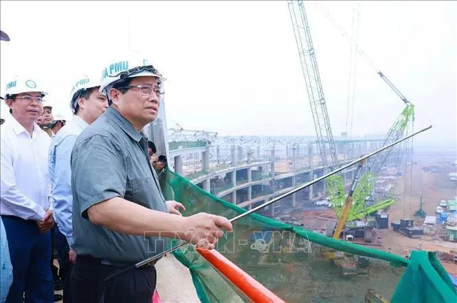 Prime Minister Pham Minh Chinh inspects the construction of Long Thanh international airport project in Dong Nai province. (Photo: VNA)