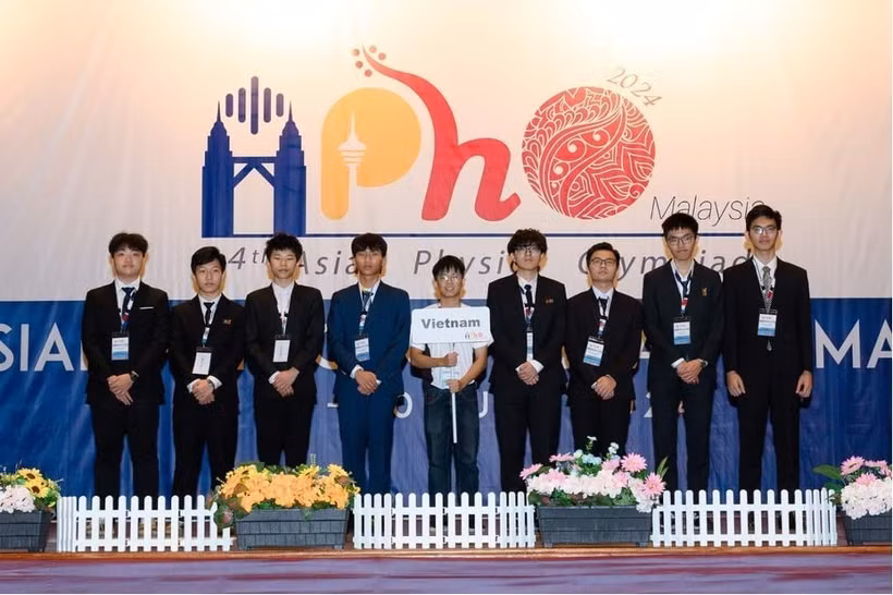 All eight Vietnamese students win medals at Asian Physics Olympiad. (Photo: VNA)