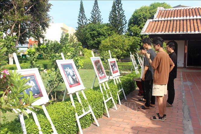 At the exhibition (Photo: VNA)