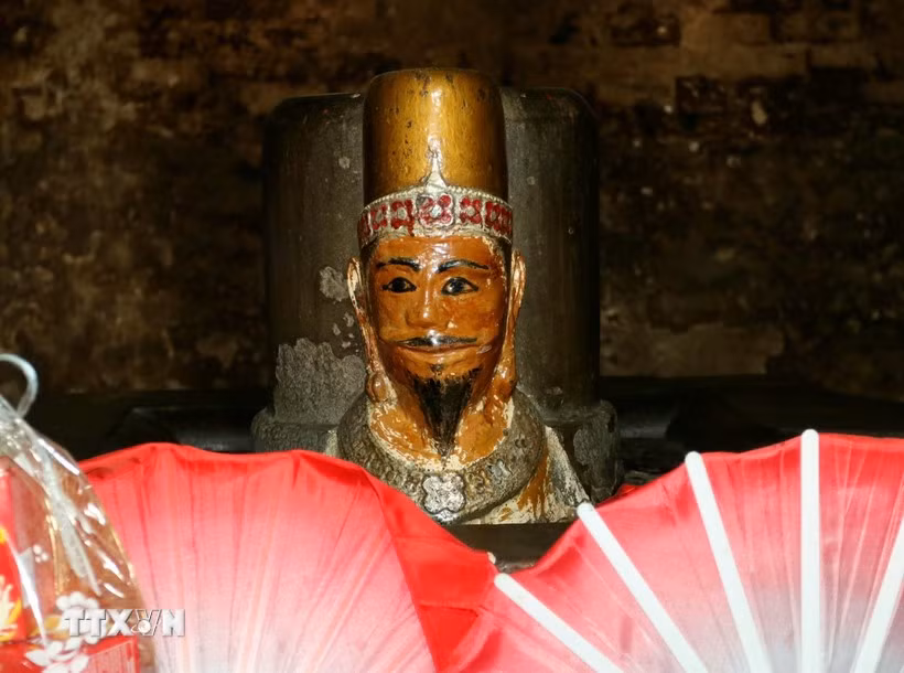 The statue of King Po Klong Garai is currently worshipped at Po Klong Garai tower (Do Vinh ward, Phan Rang-Thap Cham city). (Photo: VNA)
