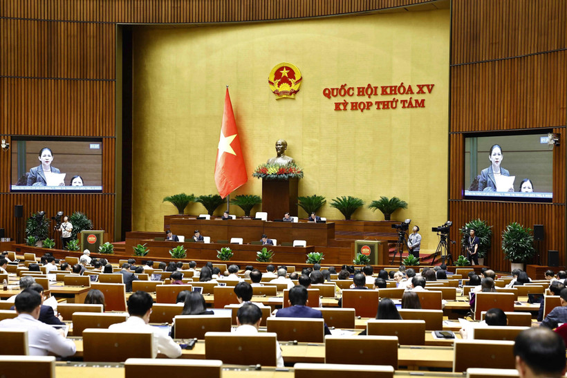 Legislators continue discussions at the hall on State budget-related issues on November 5. (Photo: VNA)