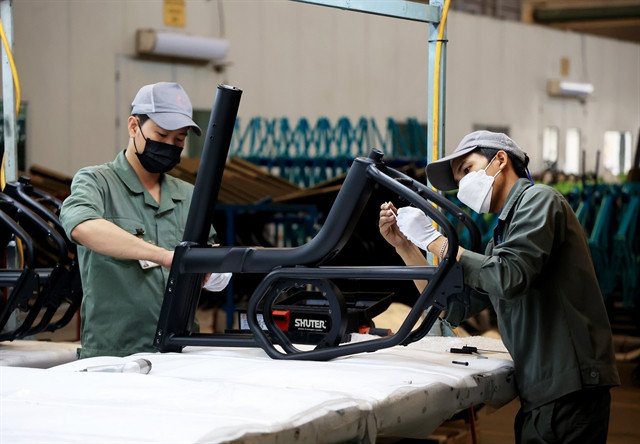Workers of a foreign-invested firm in Giang Dien Industrial Park in Dong Nai province (Photo: VNA)