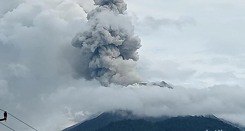 Mount Lewotobi Laki-Laki in Flores Island, Nusa Tenggara province, eastern Indonesia erupts on November 3. (Photo: Detiknews)