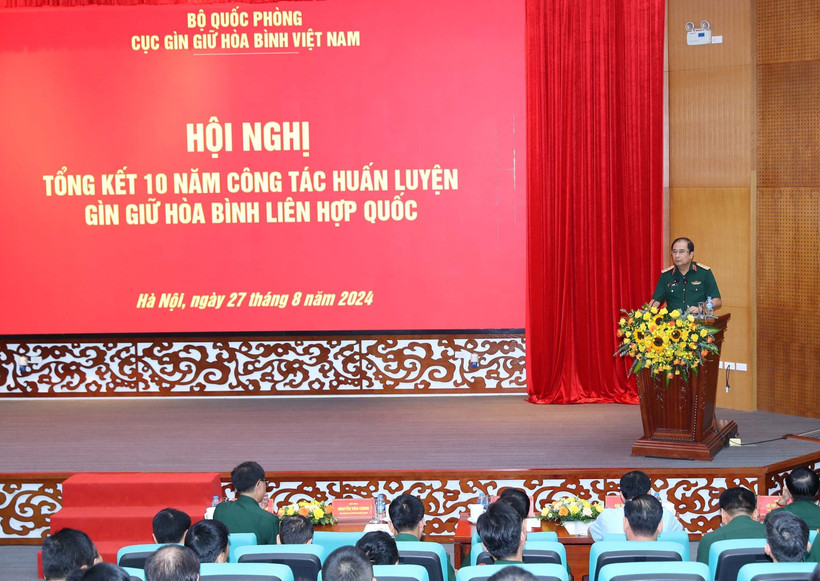 Deputy Chief of the VPA General Staff Sen. Lieut. Gen Phung Si Tan speaks at the event (Photo: VNA)