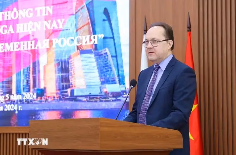 Russian Ambassador to Vietnam G.S. Bezdetko speaks at the conference. (Photo: VNA)