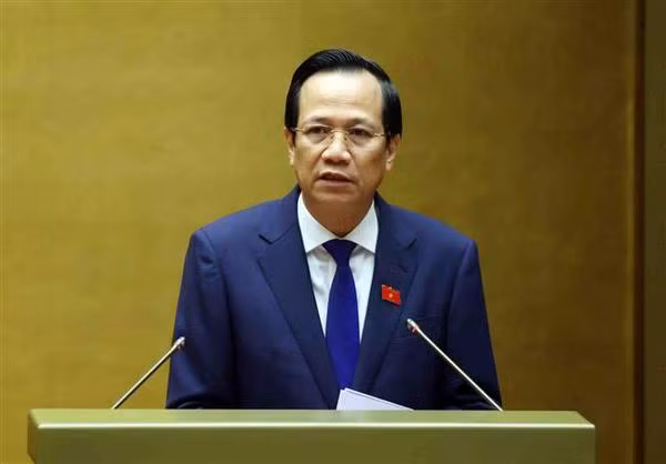 Minister of Labour, Invalids and Social Affairs Dao Ngoc Dung addresses the National Assembly's 7th session (Photo: VNA)