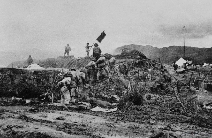 On the afternoon of May 7, 1954, the flag of the Vietnam People's Army is flown over General De Castries's bunker. (Photo: VNA)