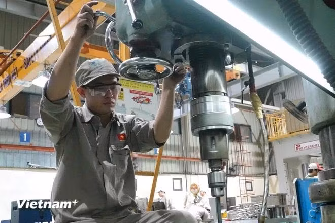 Technology application is essential to emissions reduction (Photo: VietnamPlus)