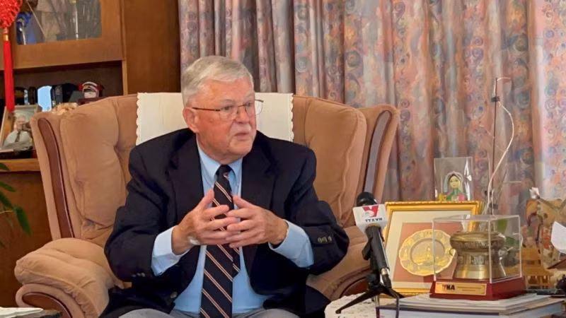 Emeritus Professor Carl Thayer (Photo: VNA)