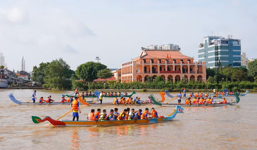 River tours are strongly exploited during the Ho Chi Minh City River Festival. (Photo: VNA)