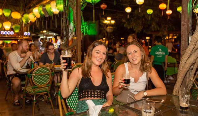 Foreigners in Hoi An (Photo: Tico Travel)