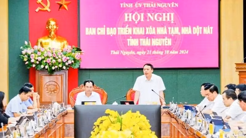 Secretary of Thai Nguyen province's Party Committee Trinh Viet Hung speaks at the meeting (Photo: nhandan.vn)