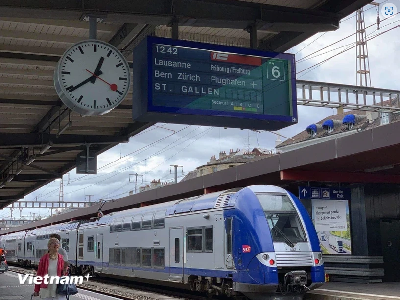 High-speed railway passengers in Europe. (Photo: VietnamPlus)