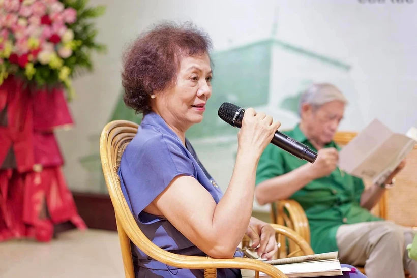 Author Dr. Dao Thi Dien at the launch of her new book " Ha Noi Thoi Can Dai-tu Nhuong Dia den Thanh Pho (1873-1945)” (Photo: VietnamPlus)