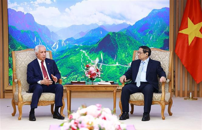 PM Pham Minh Chinh (R) and Qatari Minister of State for Foreign Affairs Soltan Bin Saad Al-Muraikhi (Photo: VNA)