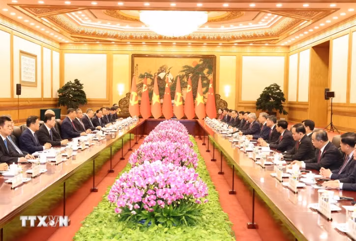 Participants at the talks between Party General Secretary and State President To Lam and his Chinese counterpart Xi Jinping (Photo: VNA)