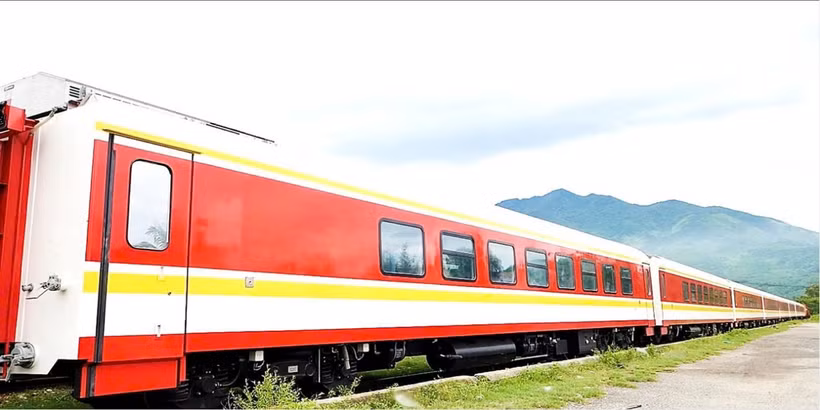 The trial of new trains shuttling between Ho Chi Minh City and Nha Trang beach city begins on August 9. (Photo: thanhnien.vn)