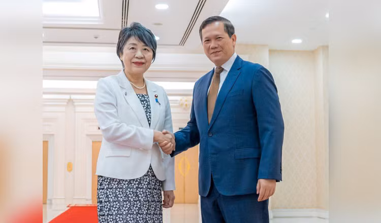 Cambodian Prime Minister Hun Manet (R) and visiting Japanese Minister for Foreign Affairs Kamikawa Yoko (Photo: https://www.khmertimeskh.com/)