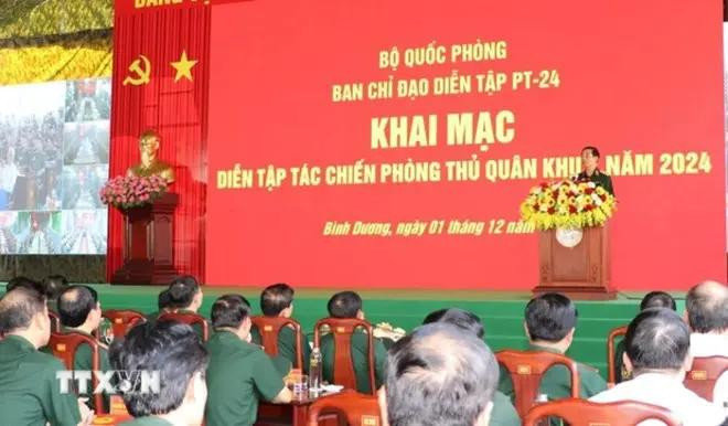 At the opening of the defence exercise under harsh weather conditions and in complex terrain, which takes place from December 1-4. (Photo: VNA)