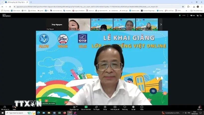 Assoc. Prof. Dr. Nguyen Lan Trung, Chairman of the Vietnam Linguistics Association, shares his experiences in teaching and learning Vietnamese at the opening ceremony (Photo: VNA) 