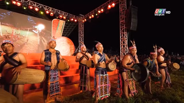 A gong performance by local ethnic people in Nam Giang district, Quang Nam province. (Photo: qrt.vn)