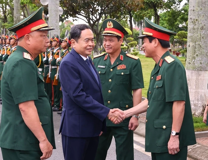NA Tran Thanh Man and leaders of the Command of Military Region 3 (Photo: VNA)