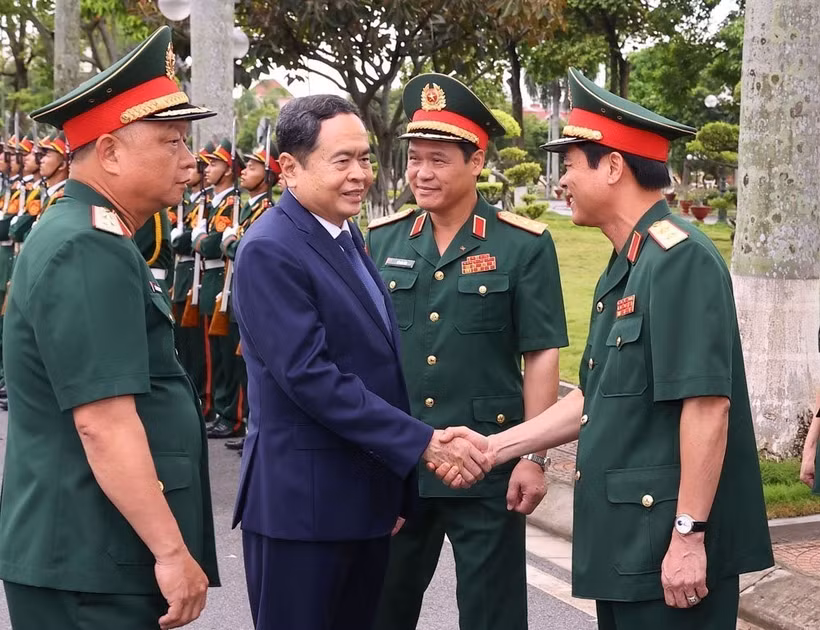 NA Tran Thanh Man and leaders of the Command of Military Region 3 (Photo: VNA)