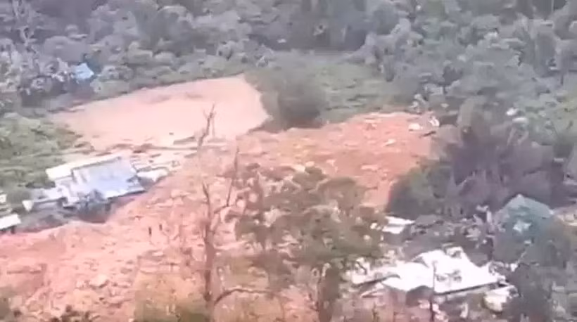 A landslide buries a gold mine in East Suawa district, Bone Bolango regency, Gorontalo province on July 7. 9Photo: jakartaglobe.id) 