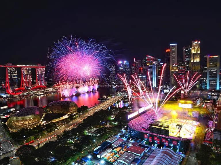 A 360-degree fireworks at the celebration of Singapore's 59th Independence Day in 2024. (Photo: straitstimes.com)