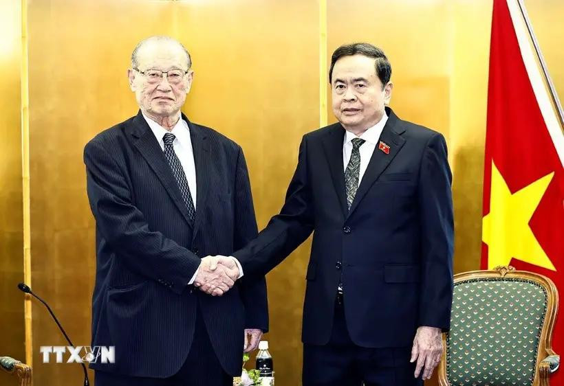 National Assembly Chairman Tran Thanh Man (R) shakes hands with President of the International Friendship Exchange Council (FEC) of Japan Matsuzawa Ken. (Photo: VNA)