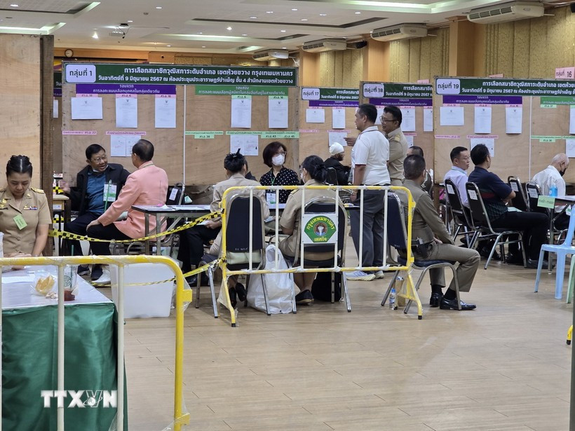 At a polling station in Bangkok (Photo: VNA)